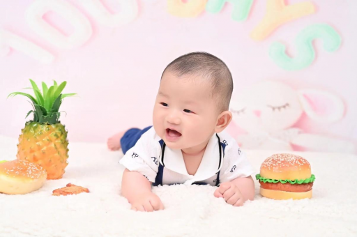 南阳八个月宝宝打嗝